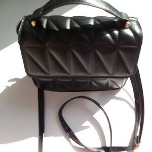 🖤 Black Crossbody Bag – Sleek & Versatile 🖤